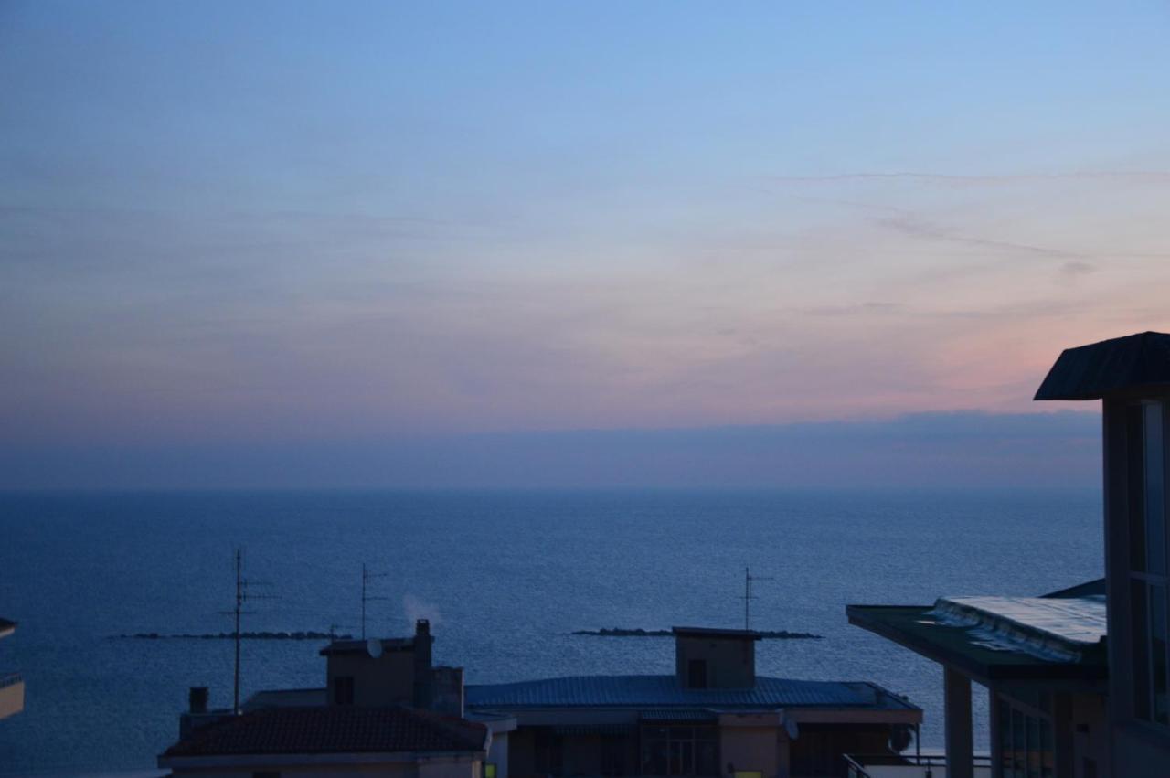 Apartamento Luxury Bellevue Centro Citta Pescara Exterior foto